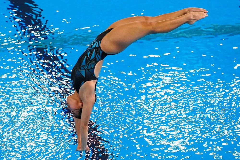 Dhahbitah Sabri trở về sau vì đêm 12-5 cô phải cầm quốc kỳ đoàn Malaysia ở lễ khai mạc SEA Games 31. Ảnh: NST