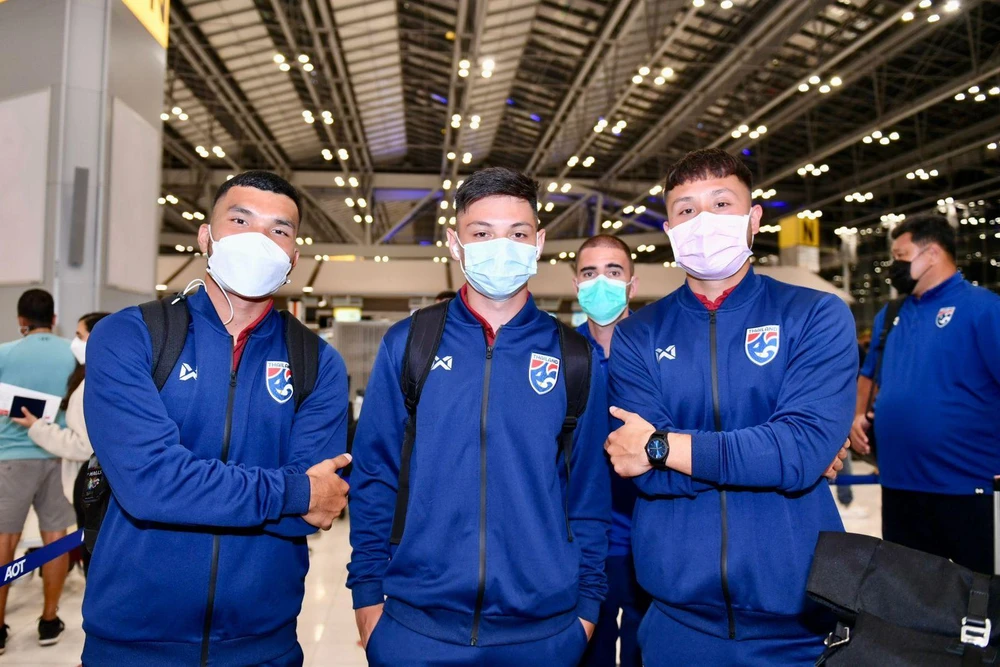 Tiền đạo gốc Thụy Điển Gustavsson có cha đang bệnh nặng nhưng anh không thể bay về nhà thăm cha vì cả gia đình nhiễm COVID-19. Gustavsson sẽ cùng U-23 Thái Lan tham dự VCK U-23 châu Á. Ảnh: S.S. Tại bảng C VCK U-23 châu Á, Thái Lan cùng bảng với Việt Nam, Malaysia và Hàn Quốc. U-23 VN từng thắng U-23 Thái Lan ở trận chung kết SEA Games 31. Ảnh: CTP U-23 Thái Lan cũng bị U-23 Malaysia ngược dòng đánh bại tại SEA Games 31. Ảnh: A.PHƯƠNG HLV Worawut lo lắng trước hai đối thủ Malaysia và VN đều từng đánh bại Thái Lan tại SEA Games 31. Ảnh: S.S