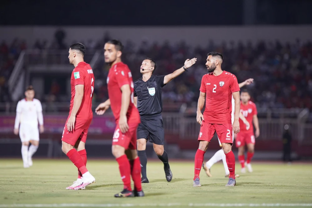 Hầu như suốt 90 phút Afghanistan phải đeo bám đối thủ. Ảnh: A.PHƯƠNG