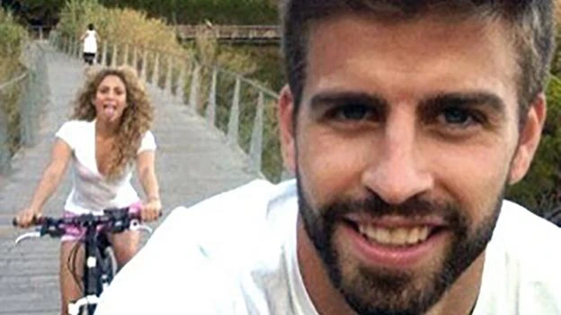 12 năm mặn nồng, cả hai đều có những bước thăng tiến đỉnh cao nhất trong nghề nghiệp. Thể thao và âm nhạc làm cho Shakira thăng hoa. Còn Pique cũng có những năm tháng đỉnh cao của nghề quần đùi áo số với ngôi vô địch World Cup 2010, Euro 2012, bốn danh hiệu Champions League cùng Barcelona. Pique nhỏ hơn Shakira 10 tuổi. Cuộc hôn nhân giữa "phi công Tây Ban Nha" và "máy bay Colombia" là một trong những cuộc hôn nhân nổi tiếng nhất thế giới. Cả hai đi xem một trận đấu quần vợt. Shakira có album "Hips Don't Lie" có kỷ lục phát hành 60 triệu bản. Cô cũng có những album hát chung cùng Jenifer Lopez rất đình đám.