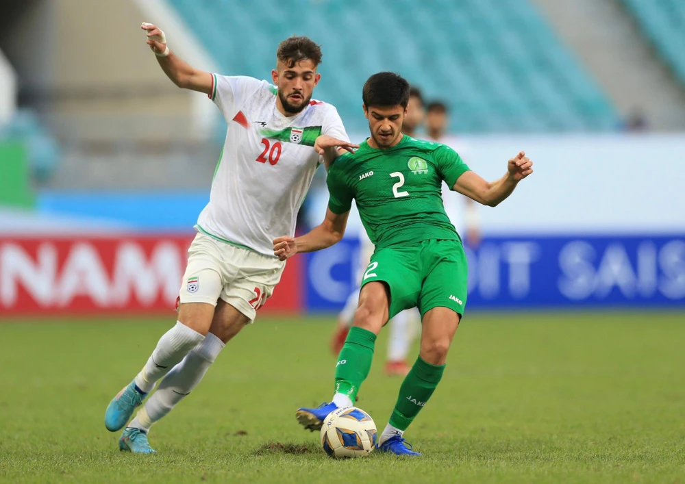 Iran (trắng) là ứng viên vào tứ kết và vô địch giải nhưng bị loại ngay sau vòng bảng. Ảnh: AFC