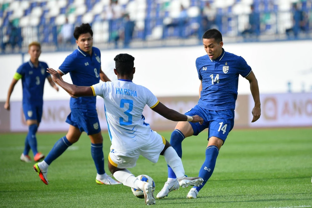 Thái Lan không dám nghĩ đánh bại chủ nhà Uzbekistan tối 14-6. Ảnh: B.P