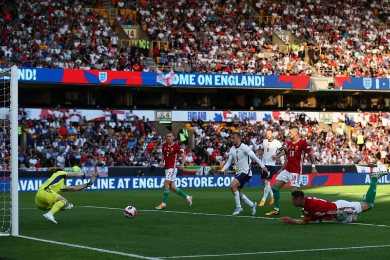 Thua Hungary, Anh rơi xuống đáy bảng thật đáng xấu hổ. Hungary lên đầu bảng với 7 điểm, xếp trên cả Đức (6 điểm)