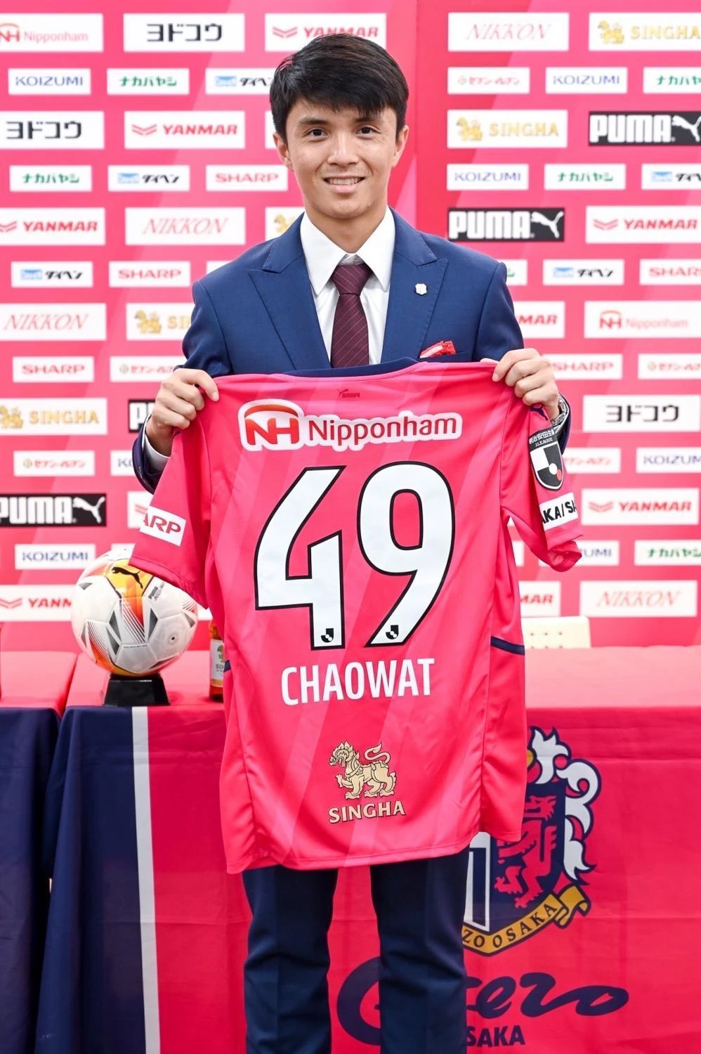 Tiền vệ Chaowat sẽ làm đồng đội của Đặng Văn Lâm. Ảnh: B.P