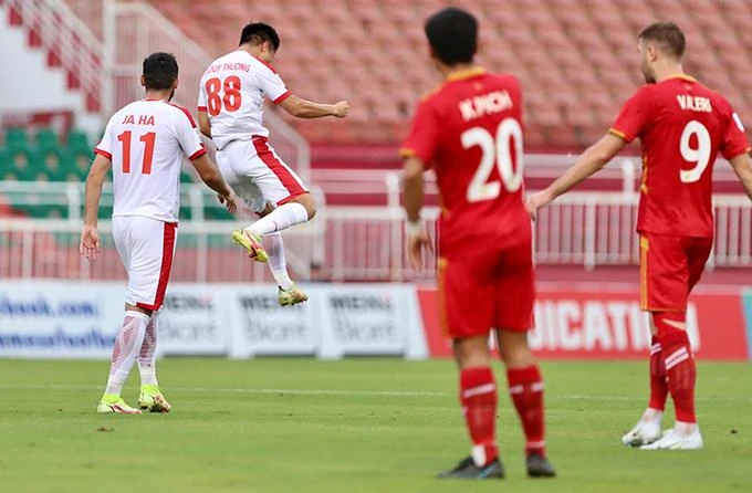 Duy Thường (88) ăn mừng tuyệt phẩm bàn thắng của mình. Ảnh: ANH KHOA Duy Thường (88) ăn mừng tuyệt phẩm bàn thắng của mình. Ảnh: ANH KHOA