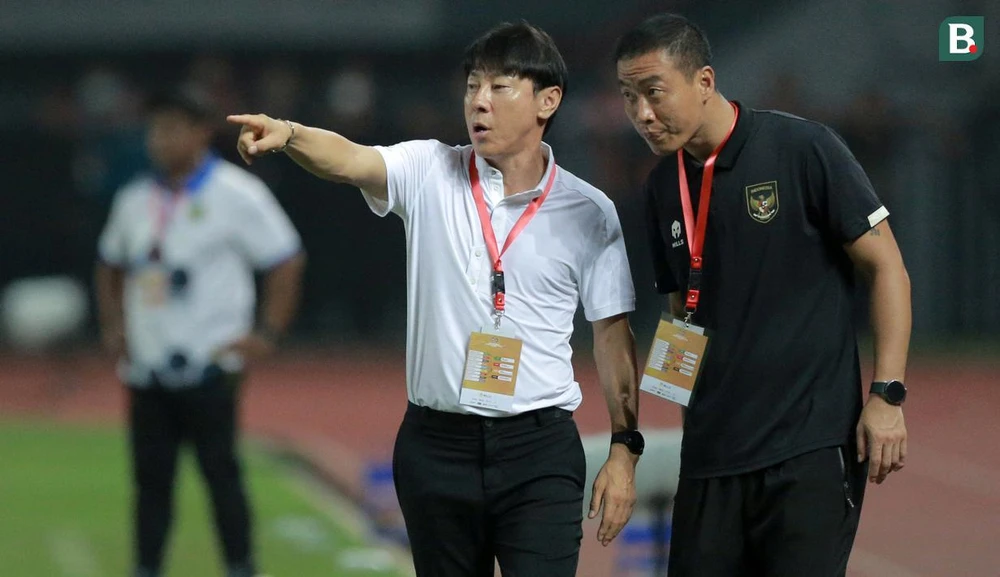 Chiến lược gia Hàn Quốc có đủ "thiên thời, địa lợi, nhân hòa" cho cuộc chạm trán với Thái Lan tối nay. Sân Patriot Candrabhaga sẽ chật kín 32 ngàn khán giả là "cầu thủ thứ 12" của Indonesia. Ronaldo "phiên bản Indonesia" đã có bàn thắng trong trận thắng đậm Brunei 7-0. Còn Hokky Caraka đã có cú poker (4 bàn) vào lưới Brunei. Marcelino cũng là ngôi sao sáng của U-19 Indonesia. Các học trò U-19 Indonesia phải giúp ông thầy Hàn đánh bại đội nhất bảng A Thái Lan.