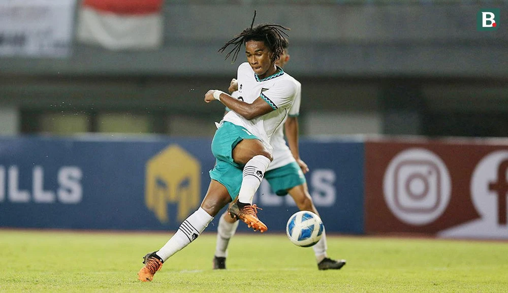 Ronaldo "phiên bản Indonesia" đã có bàn thắng trong trận thắng đậm Brunei 7-0. Còn Hokky Caraka đã có cú poker (4 bàn) vào lưới Brunei. Marcelino cũng là ngôi sao sáng của U-19 Indonesia. Các học trò U-19 Indonesia phải giúp ông thầy Hàn đánh bại đội nhất bảng A Thái Lan.