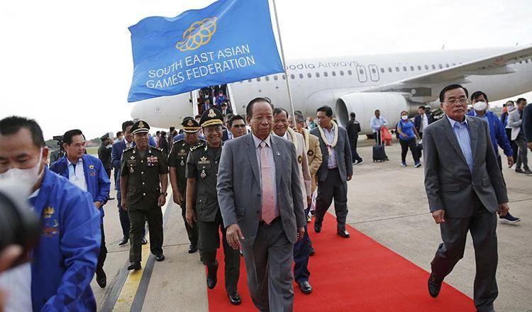 Phó Thủ tướng kiêm Chủ tịch Ủy ban Olympic Campuchia, ông Tea Banh (giữa) sẽ chủ trì hội nghị. Ảnh: K.T Thủ tướng Campuchia, ông Hun Sen đọc diễn văn khai mạc hội nghị. Ảnh: K.T Phó Thủ tướng kiêm Chủ tịch Ủy ban Olympic Campuchia, ông Tea Banh (giữa) sẽ chủ trì hội nghị. Ảnh: K.T Thủ tướng Campuchia, ông Hun Sen đọc diễn văn khai mạc hội nghị. Ảnh: K.T