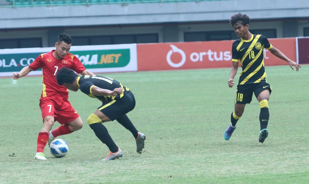 U-19 VN và U-19 Malaysia tái đấu lúc 18 giờ 30 hôm nay (7-8). Ảnh: CTP