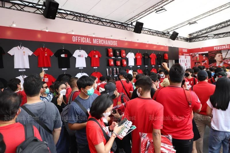 Ten Hag khởi đầu suôn ở Bangkok ảnh 9