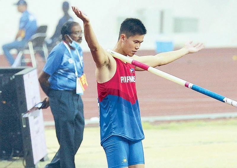 JE. Obiena sốc nhưng anh gạt mọi chuyện qua một bên để tập trung vào luyện tập. Ảnh: Star.