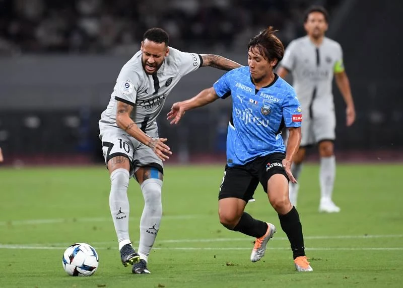 Neymar cũng chưa thể ghi bàn ở trận đầu tiên trên đất Nhật. PSG đến Nhật 10 ngày, thi đấu ba trận, sau trận thắng Kawasaki Frontole 2-1, PSG sẽ gặp Urawa Red Diamonds tại Saitama ngày 23-7, sau đó đá trận cuối gặp Gamba Osaka tại Osaka ngày 25-7.