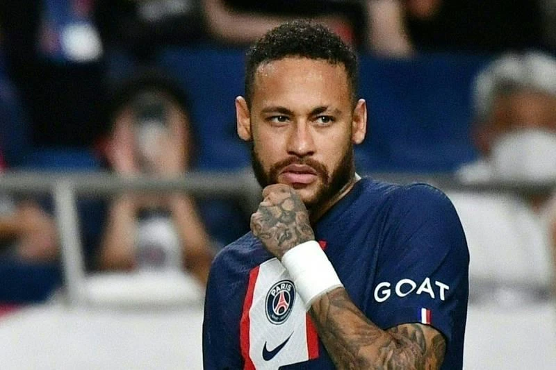 Neymar đang....rất tệ. ...Thế nhưng khi ngồi dự bị Neymar vẫn vui nhất. Neymar vào sân thay cho Mbappe khi cầu thủ này đã hoàn thành việc ghi bàn. Trận thắng Urawa Red Diamonds, Messi ra sân từ ghế dự bị. "Những viên kim cương đỏ" mệt bở hơi tai với dàn sao thế giới đến từ Paris. Mbappe đua tốc độ với hậu vệ Urawa Red Diamonds. PSG ghi bàn dễ quá trên đất Nhật.