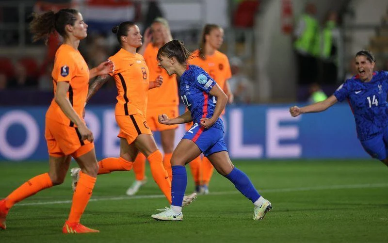 Pháp (xanh) sau khi đánh bại Hà Lan, liệu có đánh bại Đức lúc 2 giờ ngày 28-7 để vào chơi chung kết gặp chủ nhà Anh? Ảnh: Getty