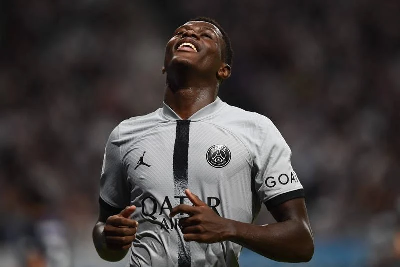 Nuno Mendes cũng góp một bàn cho PSG.