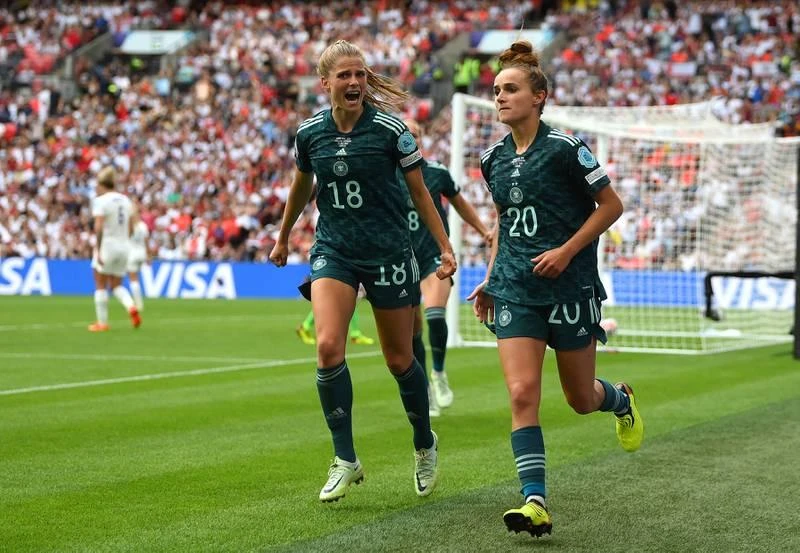 Lina Magul ăn mừng bàn thắng san bằng 1-1.