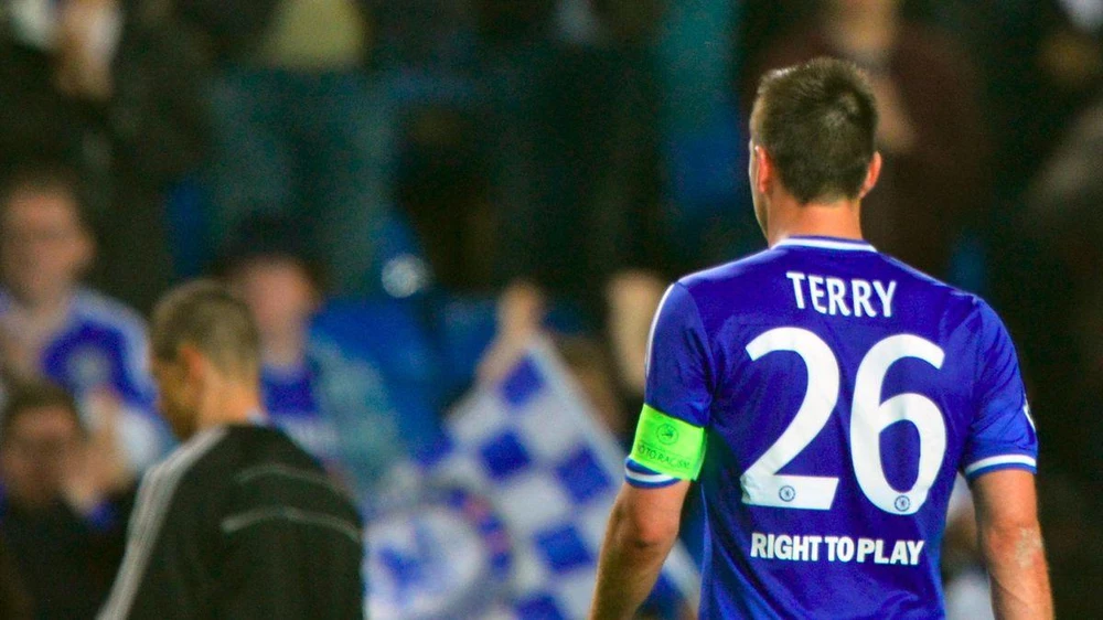 Sự ngưỡng mộ của đàn em Koulibaly cũng làm John Terry mềm lòng. Ảnh: Getty