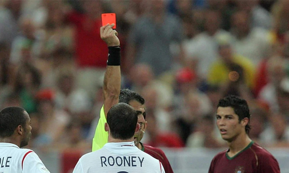 Ronaldo và Rooney là đồng đội tại MU quay về khoác áo tuyển. Ảnh: Getty