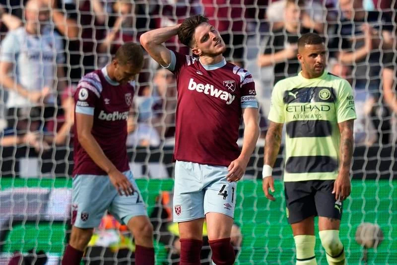 West Ham không làm được điều như tân binh Fulham, cho đội khách lên bờ xuống ruộng, West Ham đã trắng tay trên sân nhà.