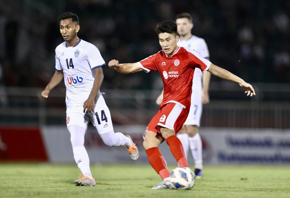 Duy Thường lại đá hỏng phạt đền ở loạt luân lưu. Ảnh: ANH DUY