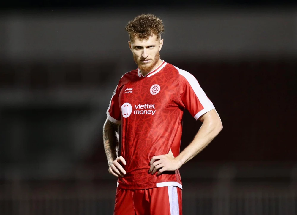 Một Geovane bế tắc. Ảnh: DUY ANH ...Rồi một Pedro cũng nhạt nhòa. Ảnh: ANH DUY