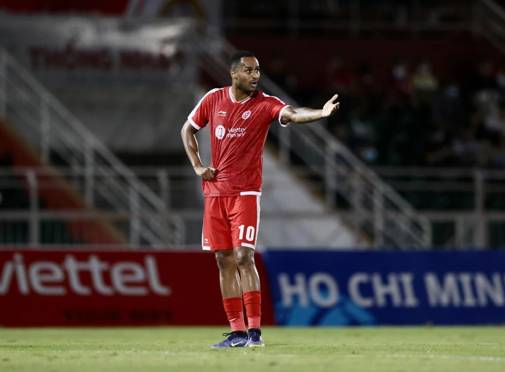 ...Rồi một Pedro cũng nhạt nhòa. Ảnh: ANH DUY