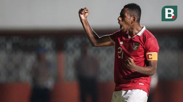 Đội trưởng Muhammad Iqbal của Indonesia được bầu chọn cầu thủ xuất sắc nhất giải. Ảnh: Bola. Iqbal nhận danh hiệu cầu thủ xuất sắc giải. Ảnh: Bola Vua phá lưới thuộc về tiền đạo Tonnawan của Thái Lan. Ảnh: Bola Thua Indonesia ở chung kết, VN về thứ nhì giải. Ảnh: Bola Đánh bại Myanmar 3-0 ở trận tranh hạng ba, Thái Lan đoạt HCĐ. Ảnh: Bola Indonesia lần thứ 2 vô địch trong khi Việt Nam và Thái Lan cùng ba lần vô địch U-16 Đông Nam Á. Tổng thống Widodo của Indonesia cũng đến thị khán trận chung kết và...selfie. Ảnh: Bola