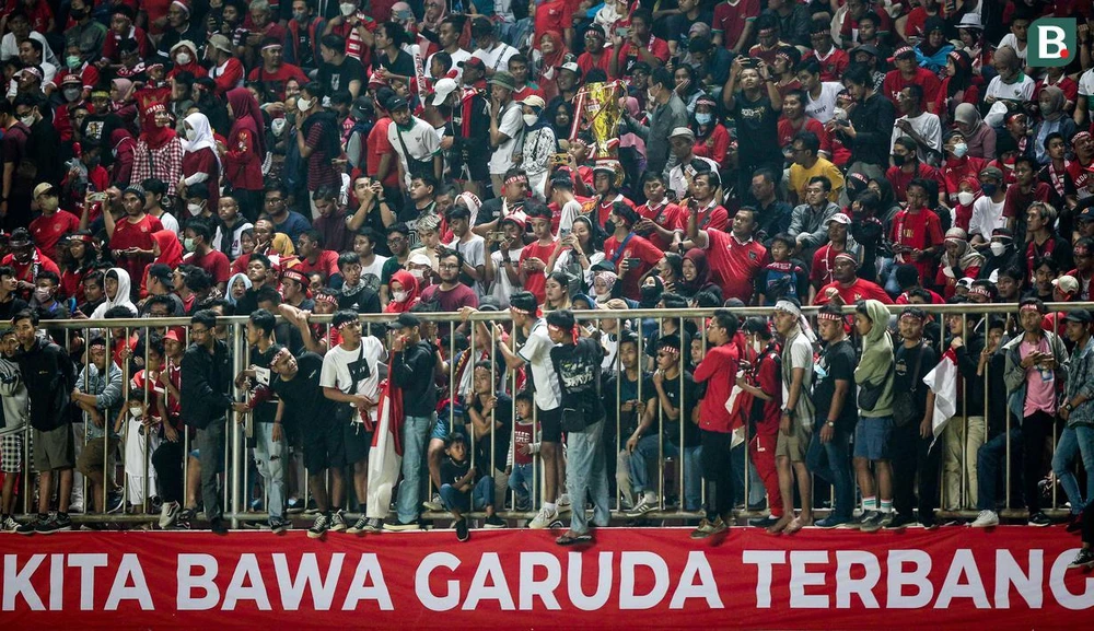 Sân Maguwoharjo chật cứng khán giả với 20 ngàn người vào xem chung kết U-16 Indonesia- U-16 Việt Nam. Ảnh: Bola