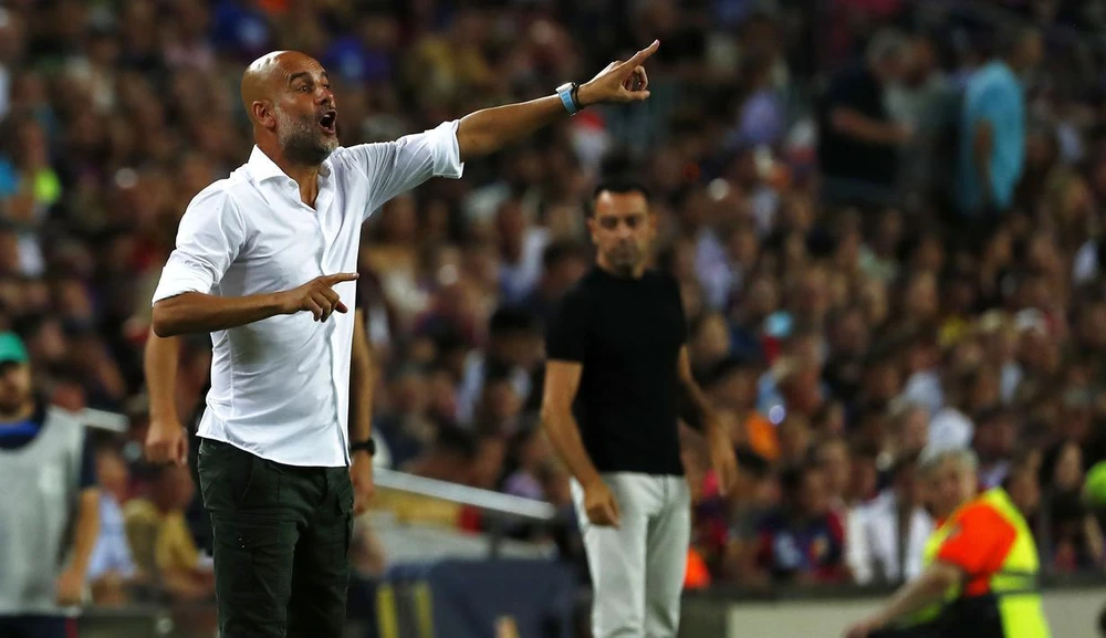 ...Thầy căng quá thầy ơi - Xavi nói. Ra sân phải chiến đấu chứ - Pep nói.