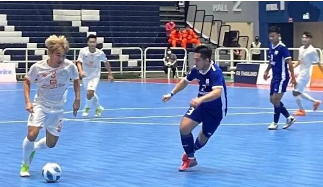 Sahako (xanh) ngược dòng thắng Selangor 2-1 để nhất bảng B. Ảnh: AFF Sahako (xanh) ngược dòng thắng Selangor 2-1 để nhất bảng B. Ảnh: AFF