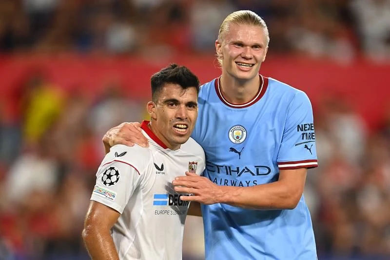 Hàng phòng ngự Sevilla chịu không nổi với "cỗ máy săn bàn Haaland. Haaland có cú đúp vào các phút 20 và 67 trong chiến thắng "4 sao" của Man. City tại Sevilla. Hai bàn còn lại do công Phil Foden và Ruben Dias ghi. Một "phiên bản Ronaldo" thời sung mãn.