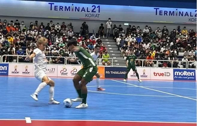 Bintang Timur Surabaya (xanh) đánh bại chủ nhà Thái Lan - Hongyen Thakam để lên ngôi vô địch. Ảnh: AFF