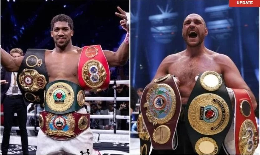 Tấm hình này cũ rồi, Joshua (trái) nay trắng tay chứ không còn đai nào cả, còn Fury chỉ có mỗi đai WBC. Ảnh: Getty