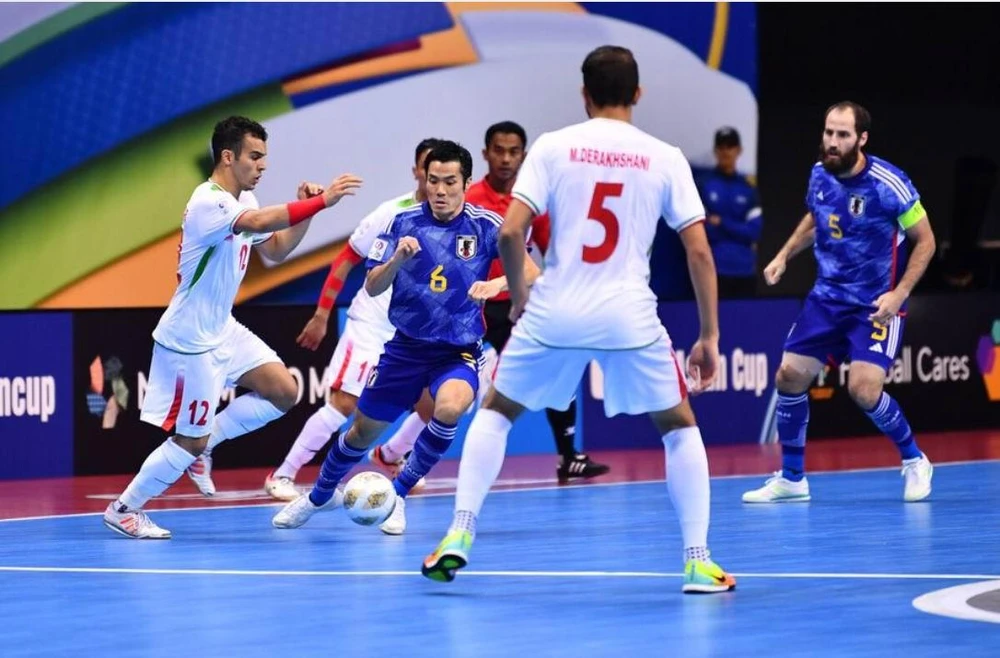 Nhưng Iran đã gặp một sức phản kháng mãnh liệt và gan lì, bền bỉ từ "Blue Samurai". Ảnh: AFC Nhưng Iran đã gặp một sức phản kháng mãnh liệt và gan lì, bền bỉ từ "Blue Samurai". Ảnh: AFC