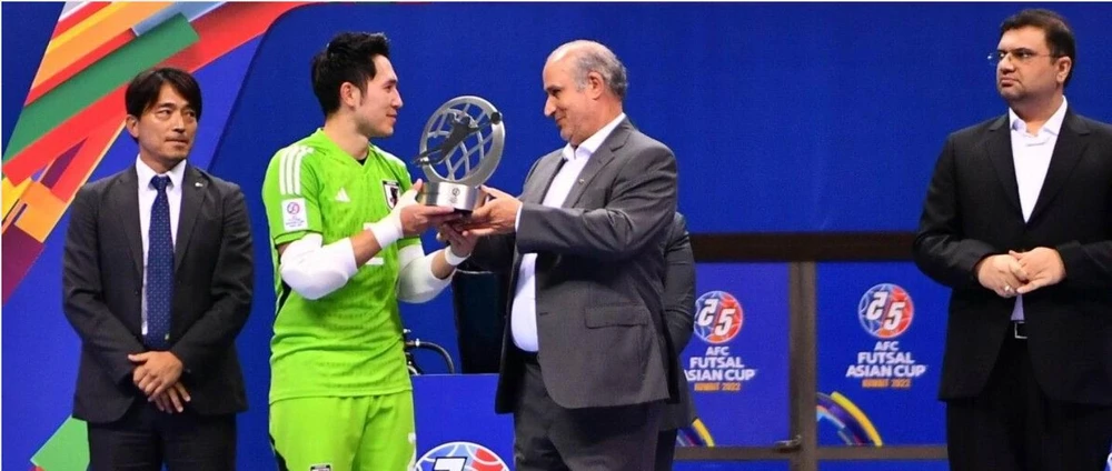 Thủ môn Guilherme Kuromoto của Nhật đoạt danh Hiệu thủ môn hay nhất giải. Ảnh: AFC Đội trưởng Arthur Oliveira của Nhật, linh hồn và thủ lĩnh của "Blue Samurai". Ảnh: AFC Nhật Bản lần thứ tư lên ngôi....rất bất ngờ và đầy chất "Blue Samurai". Ảnh: AFC Thủ môn Guilherme Kuromoto của Nhật đoạt danh Hiệu thủ môn hay nhất giải. Ảnh: AFC Đội trưởng Arthur Oliveira của Nhật, linh hồn và thủ lĩnh của "Blue Samurai". Ảnh: AFC Nhật Bản lần thứ tư lên ngôi....rất bất ngờ và đầy chất "Blue Samurai". Ảnh: AFC