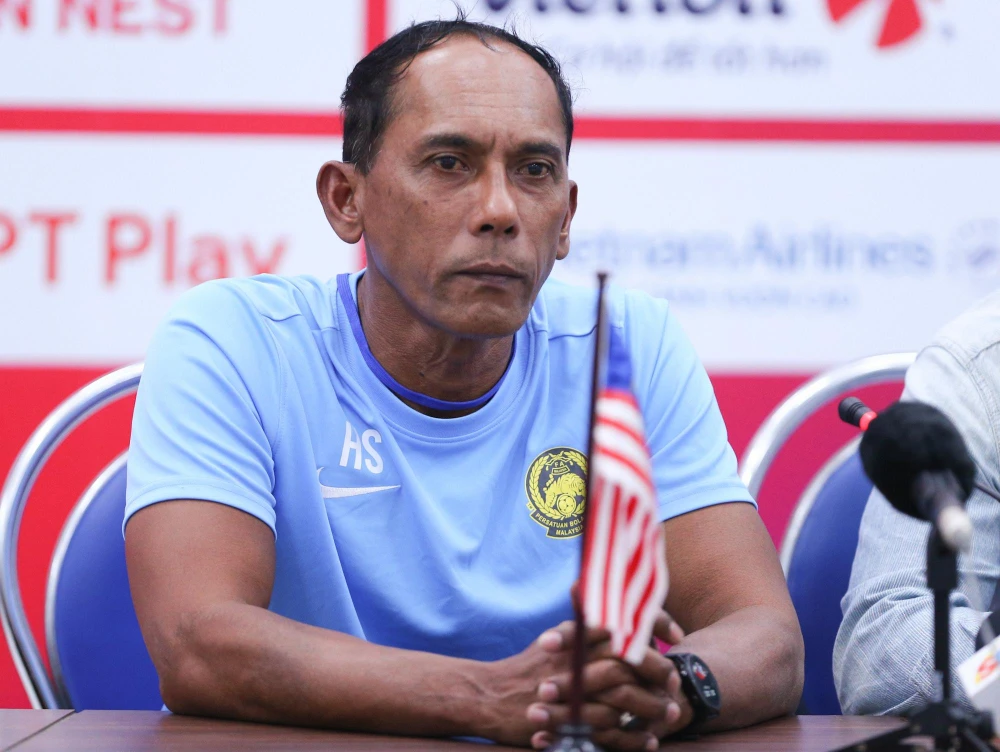 HLV Waras dẫn U-19 Malaysia vô địch Đông Nam Á nhưng thất bại ở vòng loại châu Á. Ảnh: NST
