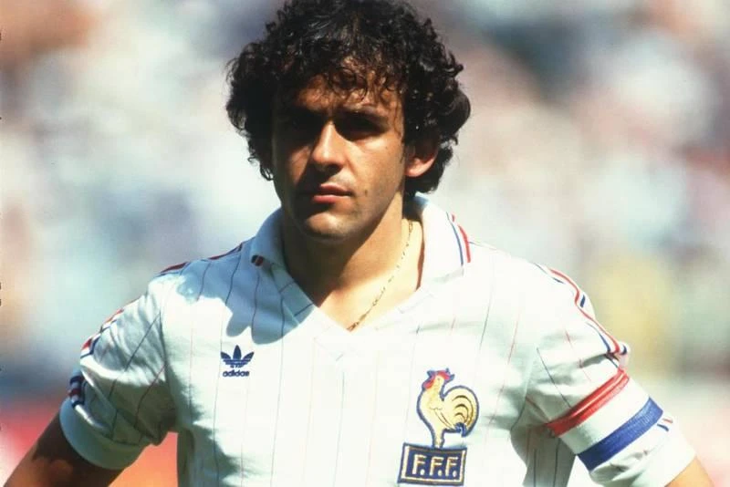 Cựu chủ tịch UEFA, huyền thoại Michel Platini về thứ ba-353 bàn (Nancy 127, Saint-Etienne 82, Juventus 103, Pháp 41). Jean-Pierre Papin thứ tư-332 bàn (Valenciennes 16, Club Brugge 32, Marseille 184, AC Milan 31, Bayern Munich 6, Bordeaux 30, Guingamp 3, Pháp 30). David Trezeguet- 307 bàn (Platense 0, Monaco 62, Juventus 171, Hercules 12, Baniyas 0, River Plate 17, Newell's Old Boys 9, Pune City 2, Pháp 34). Huyền thoại "sống" còn chơi cho AC Milan Oliver Giroud- 307 bàn (Platense 0, Monaco 62, Juventus 171, Hercules 12, Baniyas 0, River Plate 17, Newell's Old Boys 9, Pune City 2, Pháp 34). Just Fontaine- 288 bàn (USM Casablanca 62, Nice 51, Reims 145, France 30). Djibril Cisse- 280 bàn (Auxerre 90, Liverpool 24, (Marseille (cho mượn) 37, Sunderland (cho mượn) 11, Panathinaikos 55, Lazio 5, QPR 10, Al Gharafa 5, Kuban Krasnodar 5, Bastia 6, Saint Pierroise 0, Yverdon-Sport 23, Pháp 9). Antoine Griezmann- 270 bàn (Real Sociedad 52, Atletico Madrid 133, Barcelona 55, Atletico Madrid (cho mượn) 8, Pháp 42). Youri Djorkaeff-254 bàn (Grenoble 24, Strasbourg 25, Monaco 67, Paris Saint-Germain 19, Inter Milan 39, Kaiserslautern 18, Bolton Wanderers 21, Blackburn Rovers 0, Metro Stars 11, New York Red Bulls 2, Pháp 28). Nikolas Enelka- 224 bàn (Paris Saint-Germain 1, Arsenal 28, Real Madrid 7, PSG 18, Liverpool (cho mượn) 5, Manchester City 45, Fenerbahce 16, Bolton Wanderers 23, Chelsea 59, Shanghai Shenhua 4, Juventus (cho mượn) 0, West Bromwich Albion 2, Mumbai City 2, Pháp 14). Kylian Mbappe-213 bàn (Monaco 27, Paris Saint-Germain (cho mượn) 21, PSG 158, Pháp 24). Eric Cantona- 185 bàn (Auxerre 29, Martigues (cho mượn) 4, Marseille 14, Bordeaux (cho mượn) 8, Montpellier (cho mượn) 14, Nimes 2, Leeds United 14, Manchester United 82, Pháp 20). Zinedine Zidane - 156 bàn - (Cannes 6, Bordeaux 39, Juventus 31, Real Madrid 49, Pháp 31).