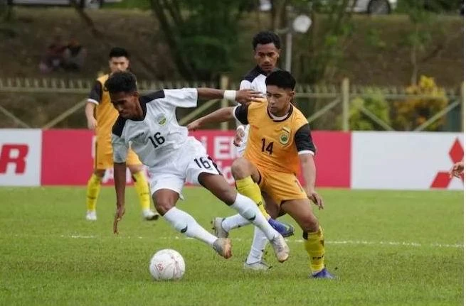 Lượt đi (ngày 5-11), Brunei (vàng) thắng Đông Timor đến 6-2. Ảnh: AFF