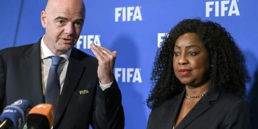 Chủ tịch Infantino và Tổng thư ký Fatma Samouri bị chỉ trích. Ảnh: Getty