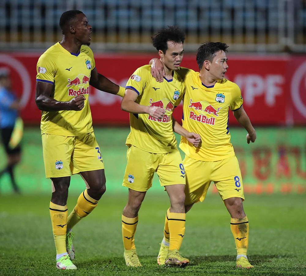 Minh Vương có bàn san bằng 1-1 cho HA Gia Lai phút 44. Ảnh: VPF