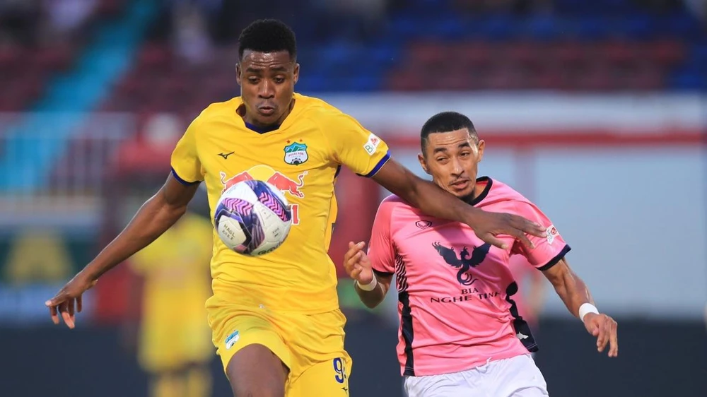 HA Gia Lai chơi thanh thoát còn Hà Tĩnh cần ba điểm nhưng không có được. Ảnh: VPF