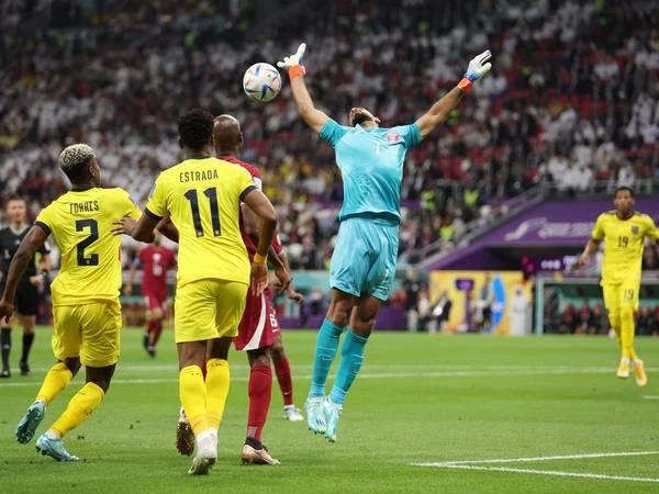 Lộ diện thực lực quá yếu của chủ nhà Qatar ảnh 3