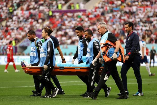 Thủ môn Beirenvand bị chấn thương và rời sân sớm. Ảnh: Getty