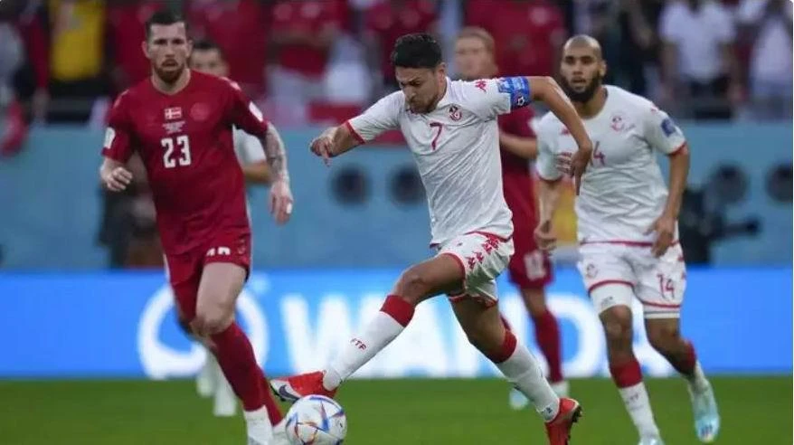 Tunisia (trắng) và Đan Mạch chia điểm nhau qua trận đấu không có bàn thắng. Ảnh: Getty