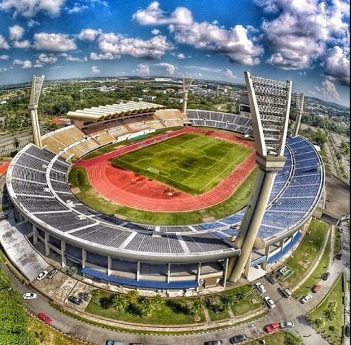 Sân Hassan Bolkiah xuống cấp mặt sân và các phòng chức năng. Ảnh: Getty