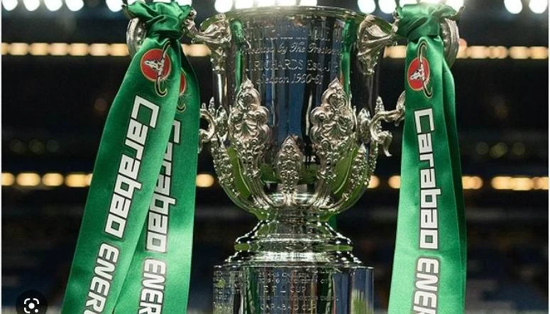 Chiếc cúp Carabao (League Cup). Ảnh: Getty
