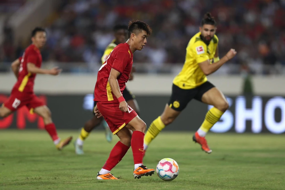 Tuyển Việt Nam đánh bại Borussia Dortmund trong sự cố hỏng cột khung thành ảnh 6