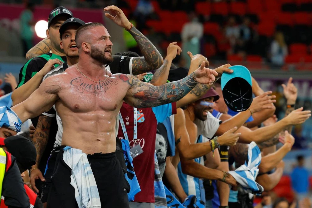 Gia đình xem bàn thắng của Messi ảnh 4