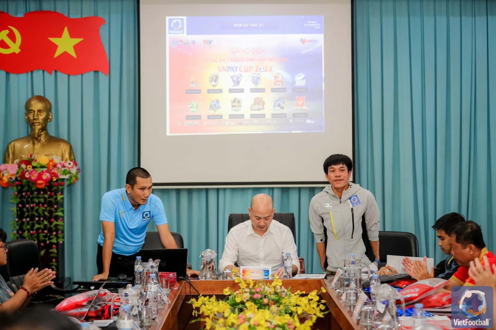 Ông Trần Huy Đức (giữa), Ủy viên BCH VFF, Trưởng BTC giải chủ trì họp báo. Ảnh: BTC Ông Trần Huy Đức (giữa), Ủy viên BCH VFF, Trưởng BTC giải chủ trì họp báo. Ảnh: BTC