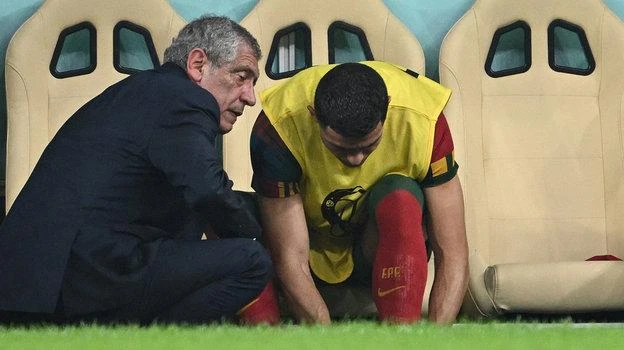 HLV Santos rất khổ tâm về chuyện Ronaldo. Ảnh: S.E